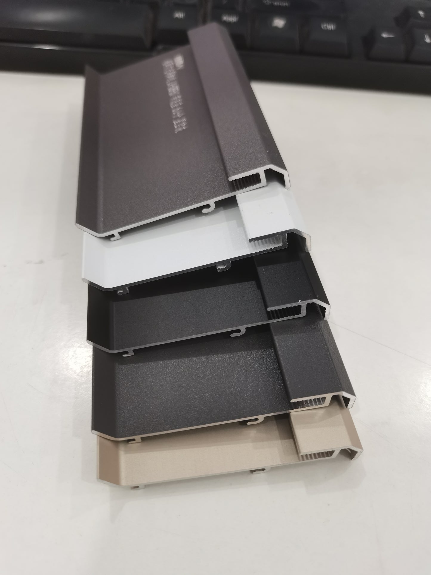 Grindjuostės su integruotu LED | LT-GX